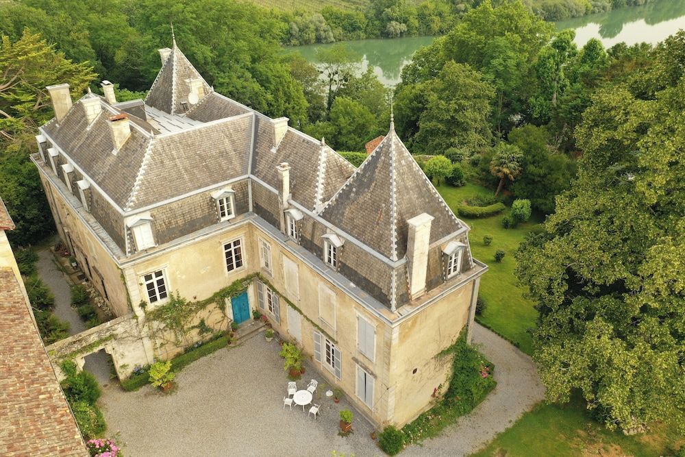 Chateau d'Estrac 1