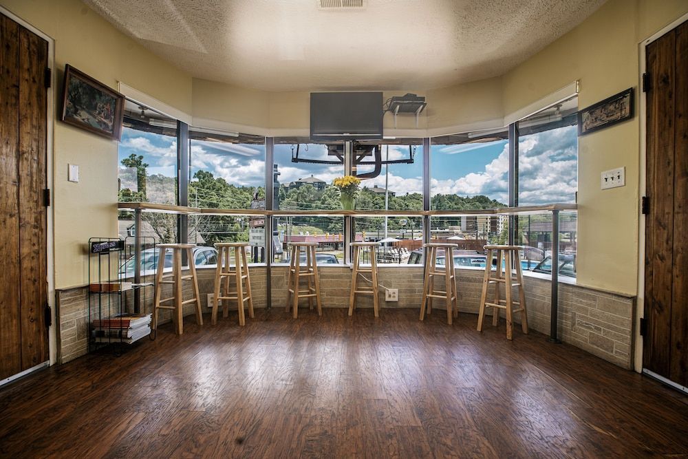 The Mountaineer Inn 2