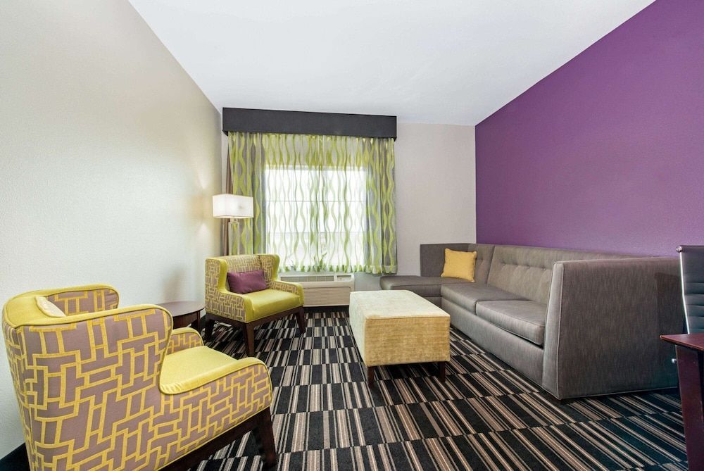 La Quinta by Wyndham Bridge City-Orange 2