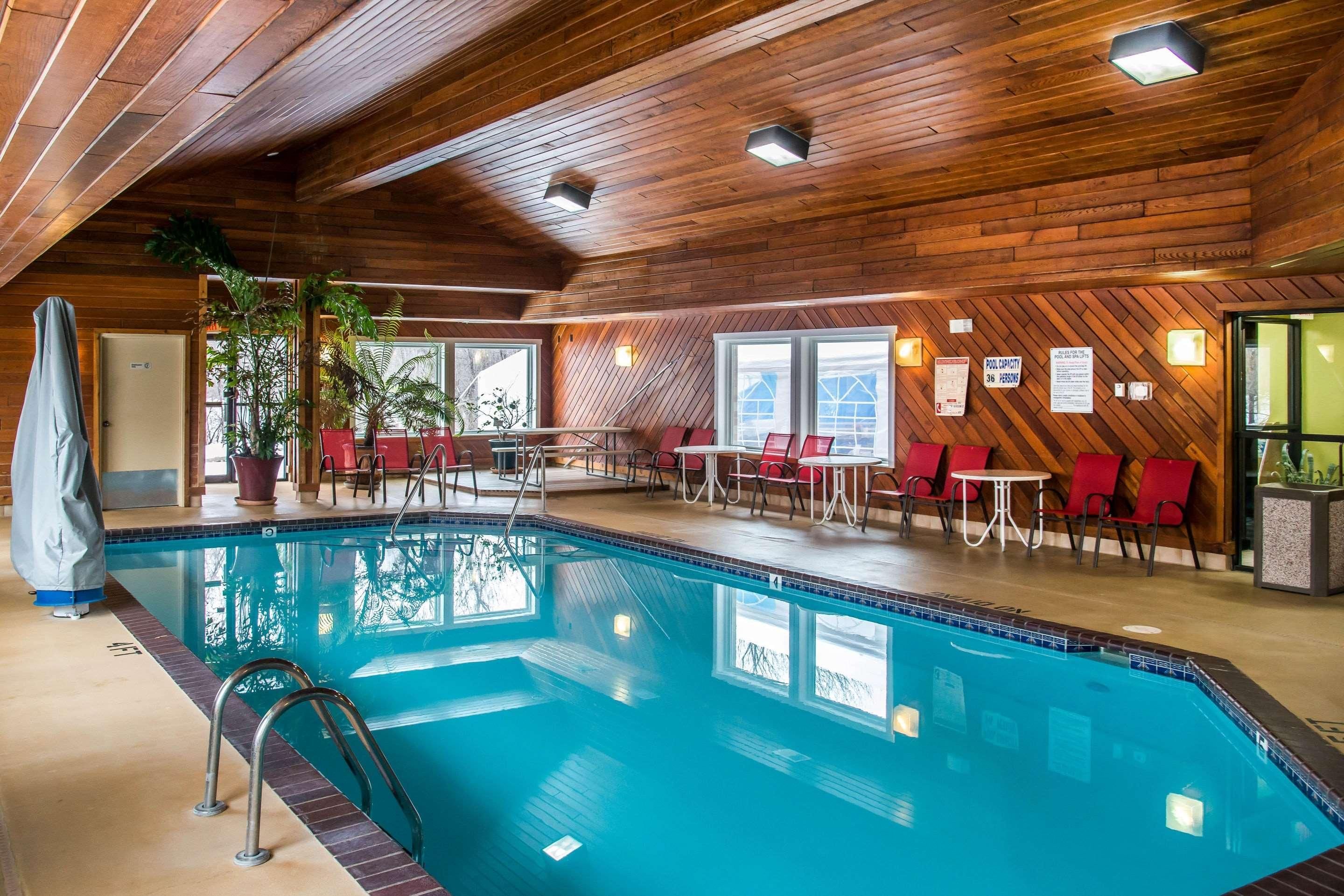 Coratel Inn & Suites By Jasper River Falls 2