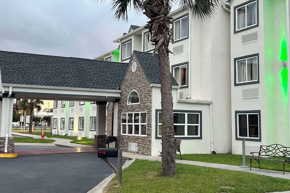 Quality Inn & Suites Myrtle Beach near Outlets 1