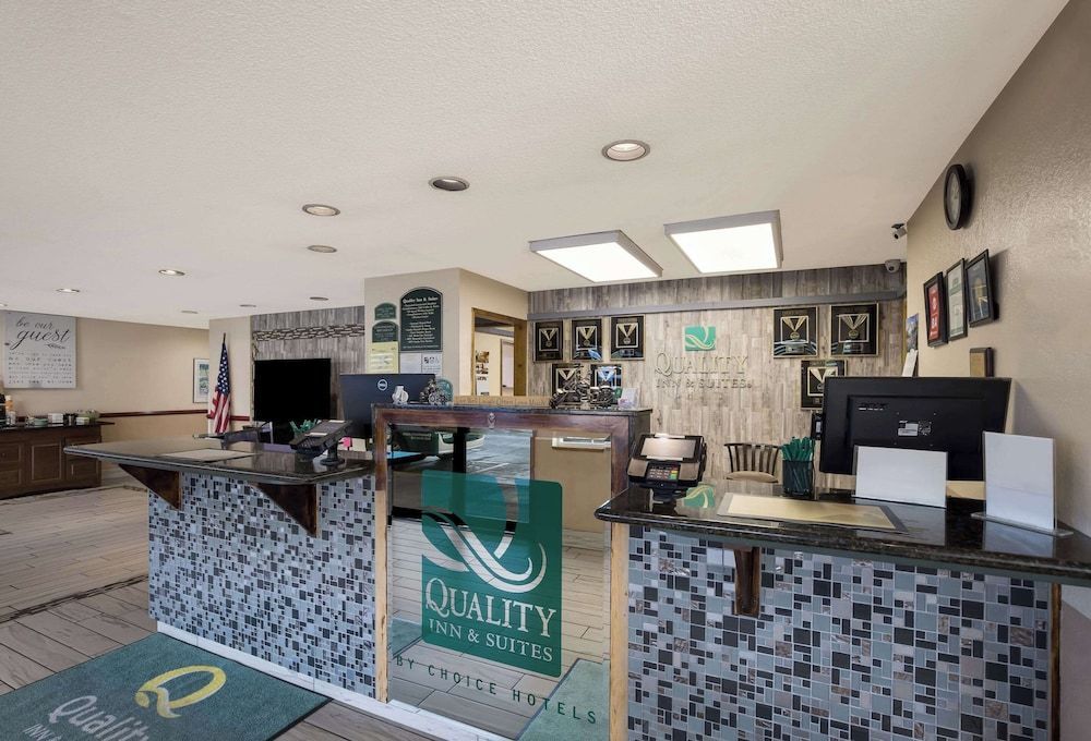 Quality Inn & Suites Medford Airport 2