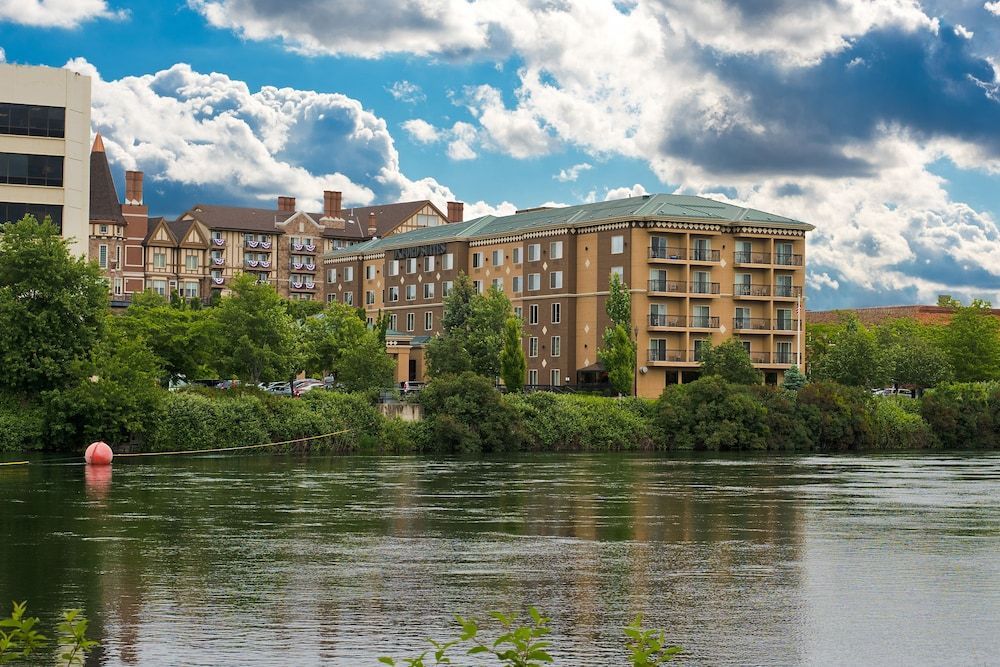 Oxford Suites Spokane Downtown 1
