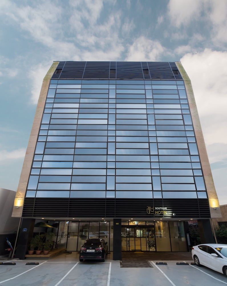 Reve Hotel Jeju 1