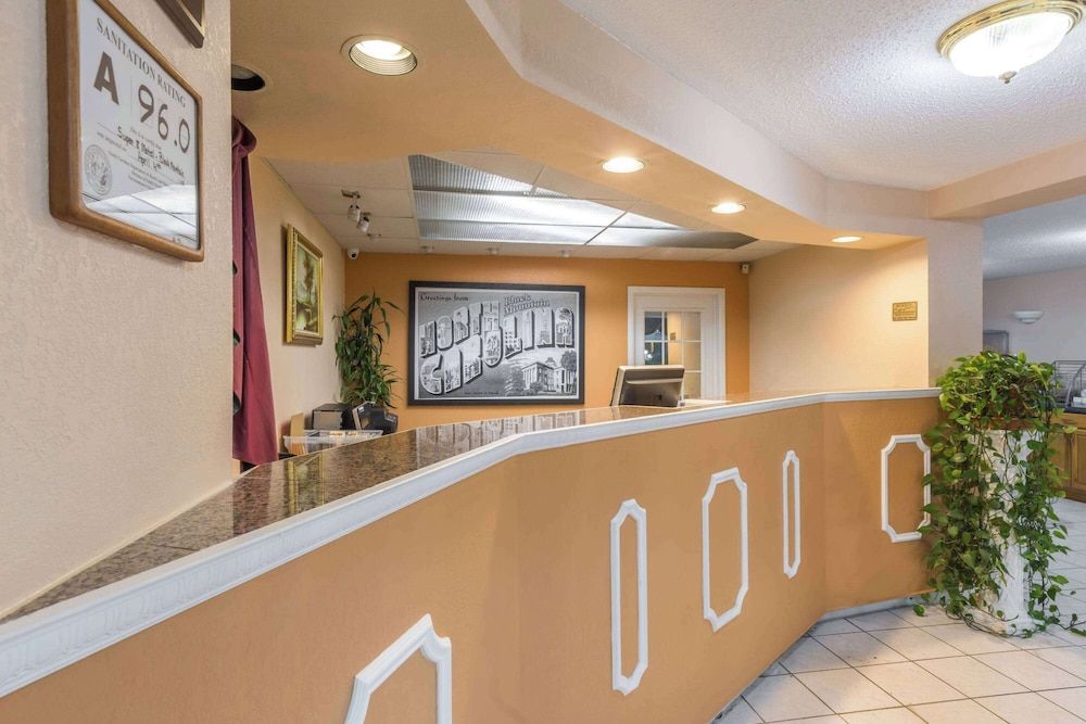Super 8 by Wyndham Black Mountain Asheville East 2