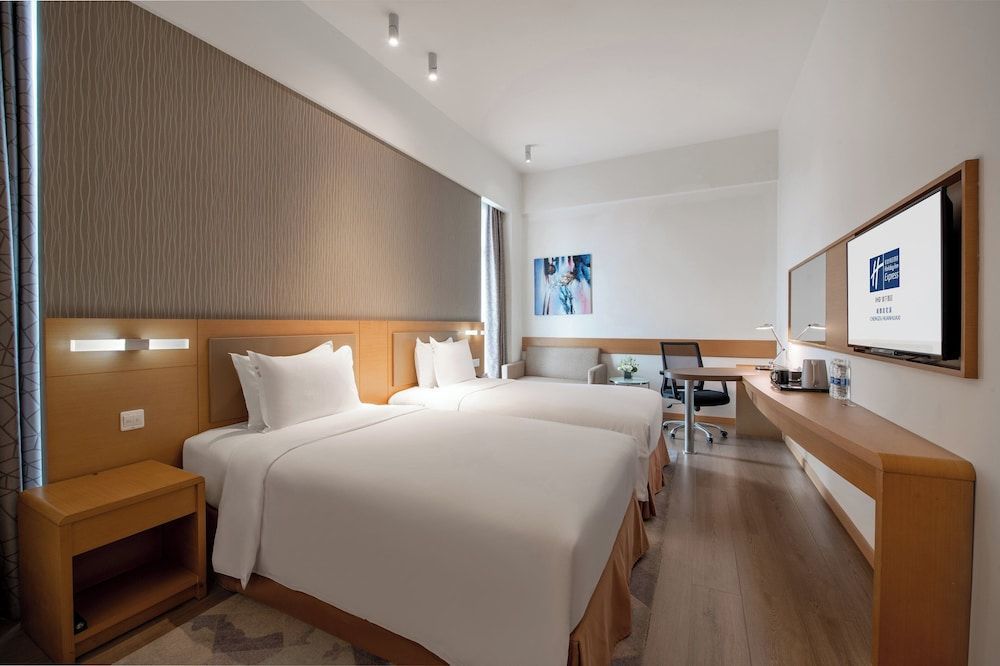 Holiday Inn Express Chengdu Huanhuaxi by IHG 2