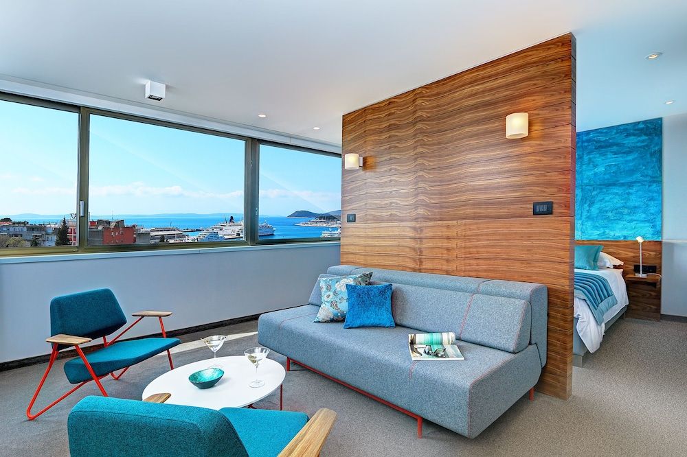 Horizon Luxury Suites & Design Rooms 1