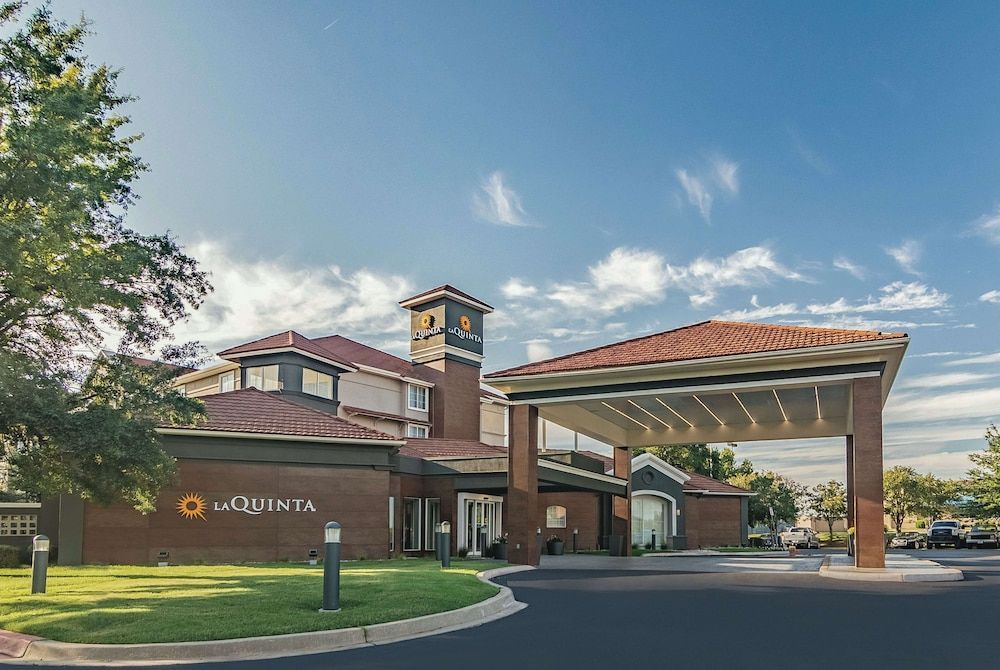 La Quinta by Wyndham Alexandria Airport 1