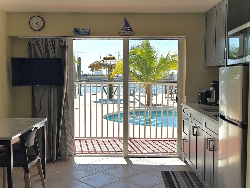 Manatee Bay Inn 1