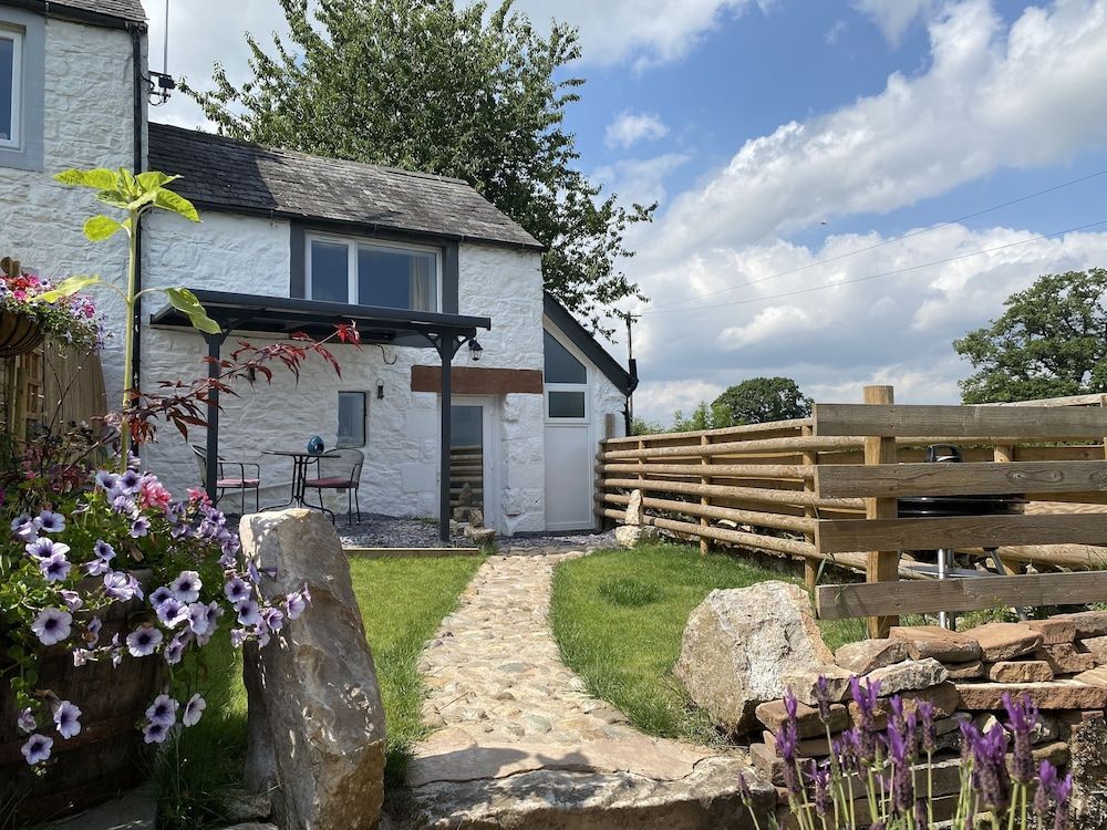 Delightful One Bed Lake District Cottage 1