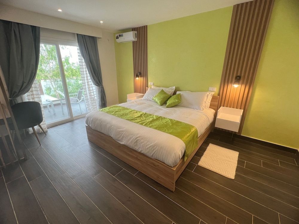 Paris - Pointe Saréne - La Parenthèse-Boutique Hôtel - Pointe Saréne