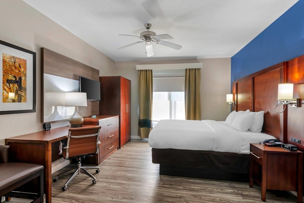 Comfort Suites St Charles-St Louis 1