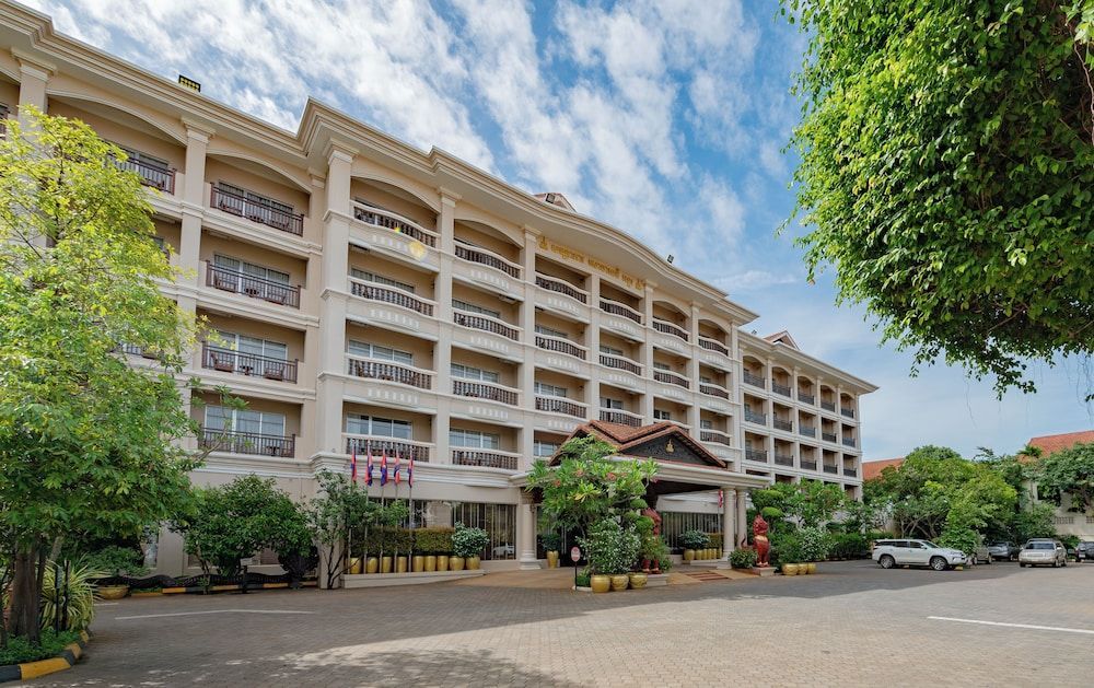 Hotel Somadevi Angkor Resort & Spa 1