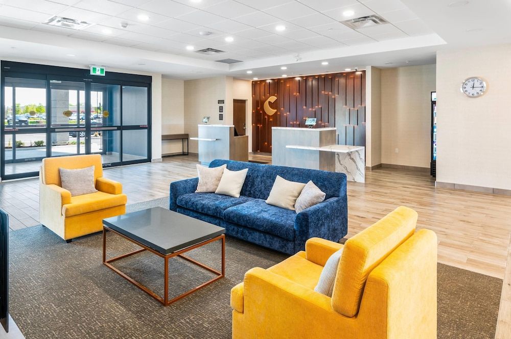 Comfort Inn & Suites 2