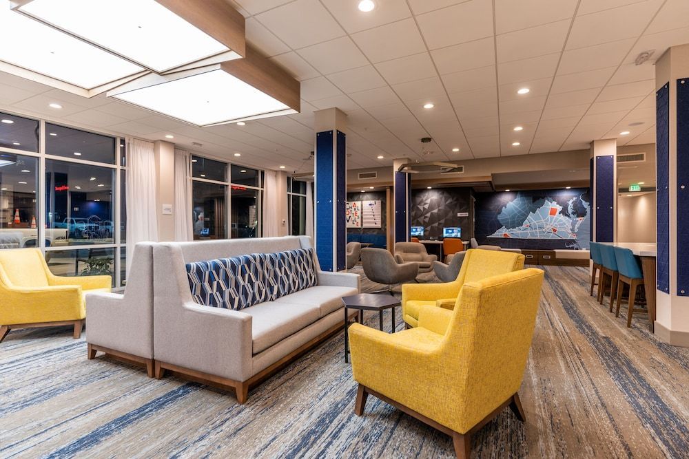 Holiday Inn Express & Suites Charlottesville by IHG 2