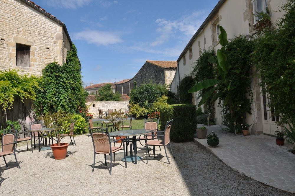 Hôtel du Donjon 1