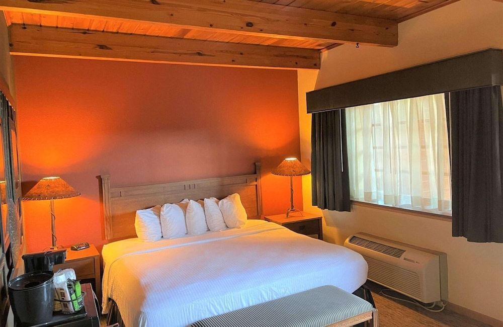 Crossroads Hotel & Event Center 2