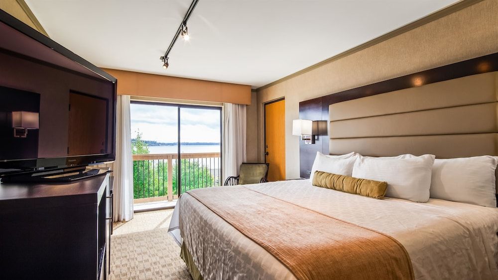 Best Western Plus Silverdale Beach Hotel 1