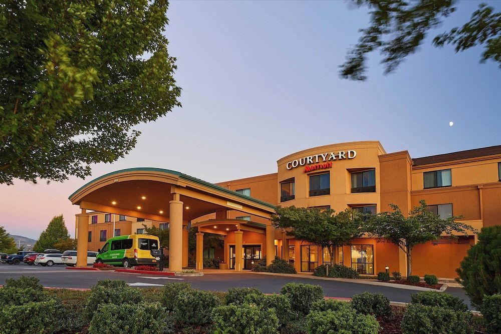 Courtyard Medford Airport 1