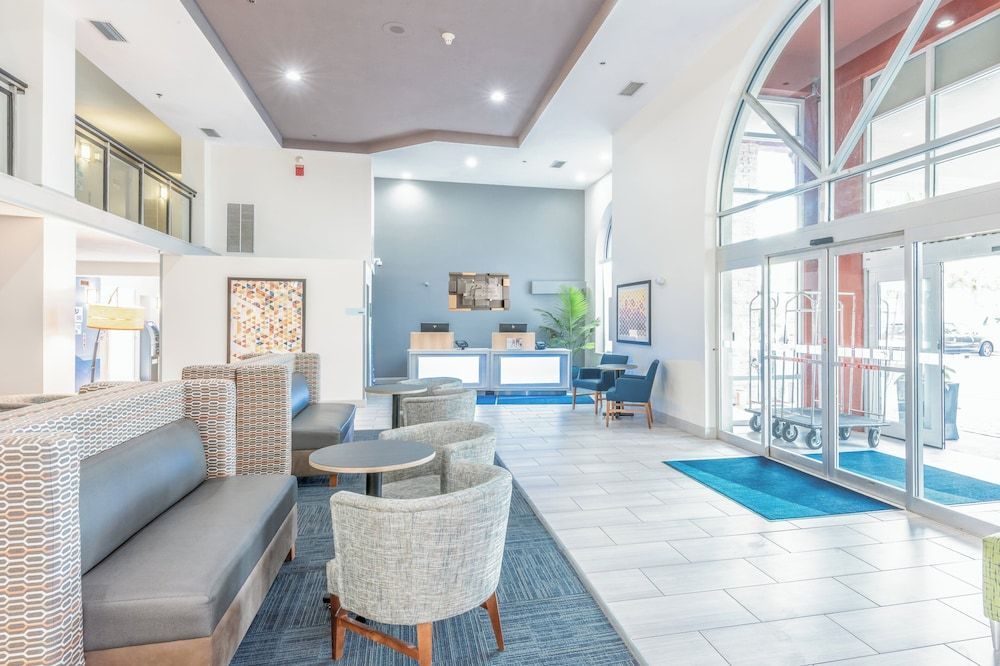 Holiday Inn Express & Suites BRADENTON WEST by IHG 2