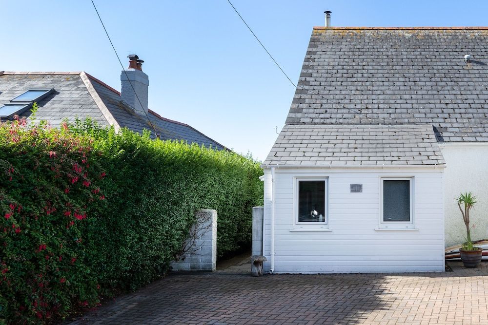 Falmouth Flat, Walk to Gyllyngvase Beach & Harbour 1