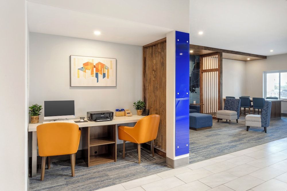 Holiday Inn Express & Suites ALICE by IHG 2