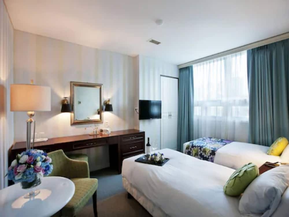 Central Tourist Hotel 1
