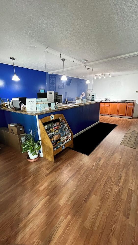 Travelodge by Wyndham Lincoln Near White Mountain 2
