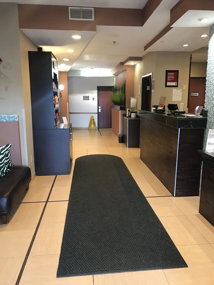 Comfort Suites Monaca 2