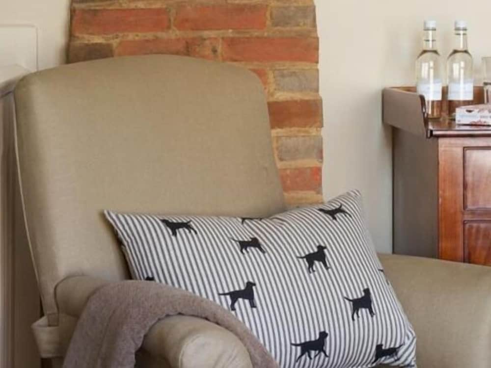 The Woolpack Hotel 2