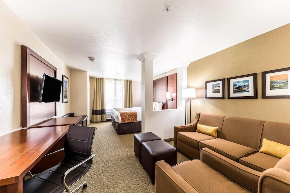 Comfort Suites Grand Prairie - Arlington North 1