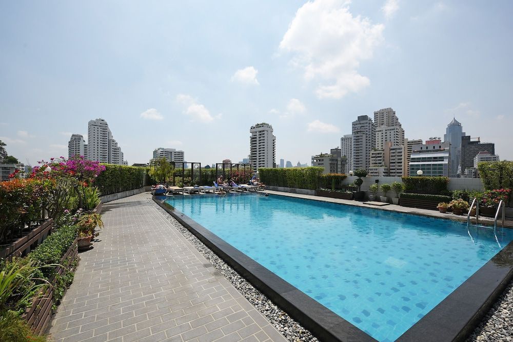 Ruamchitt Plaza Hotel 1