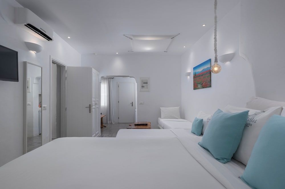 Flaskos Luxury Suites 2