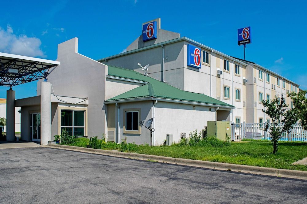 Motel 6-Seymour, IN - North 1