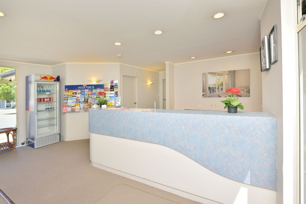 Shoreline Motel 1