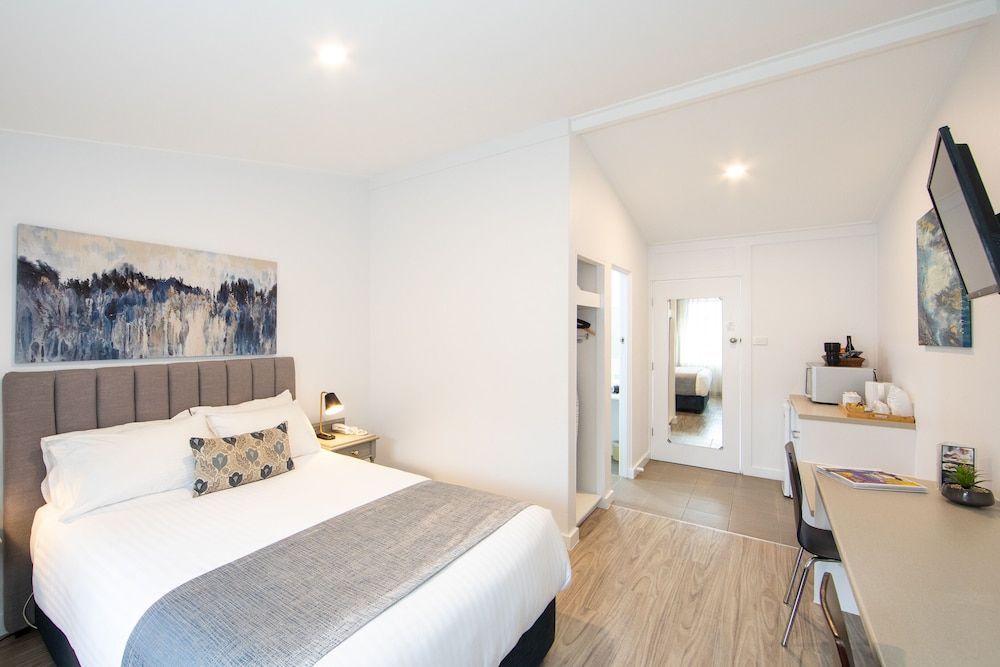 New England Motor Lodge 1
