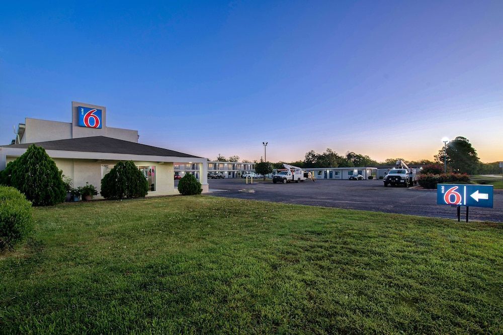 Motel 6-Sulphur Springs, TX 1