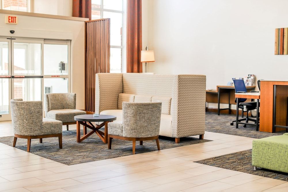 Holiday Inn Express & Suites CHARLOTTESVILLE - RUCKERSVILLE by IHG 2