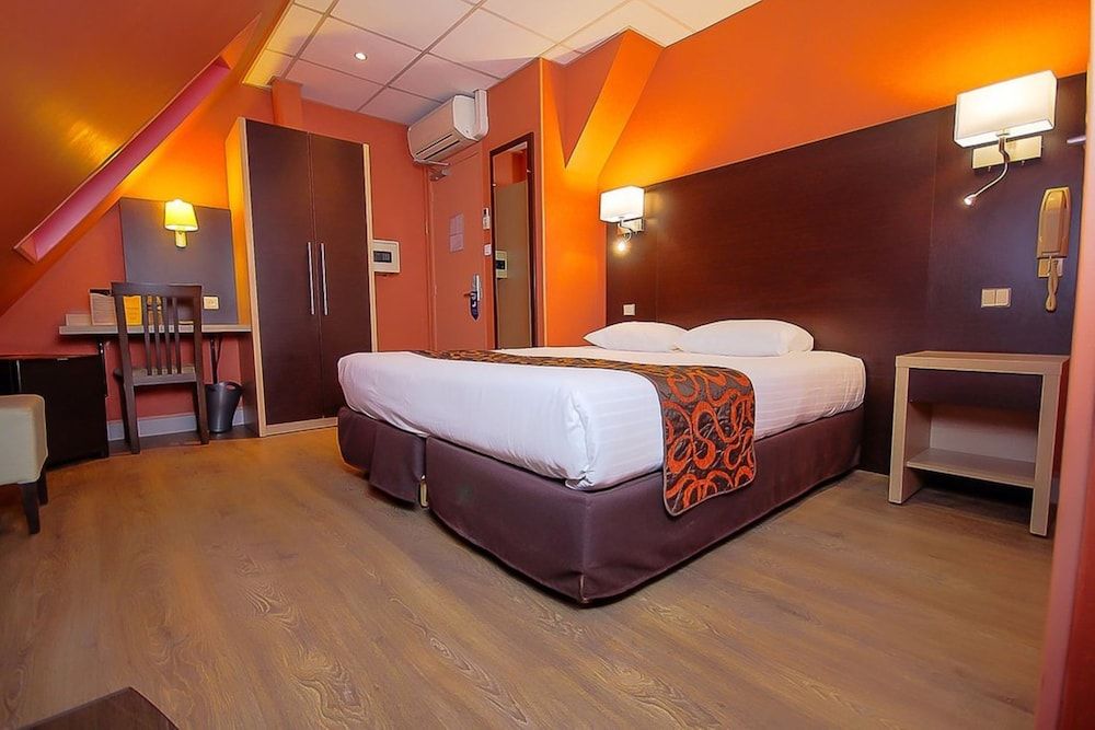 Hôtel Des Trois Gares 1