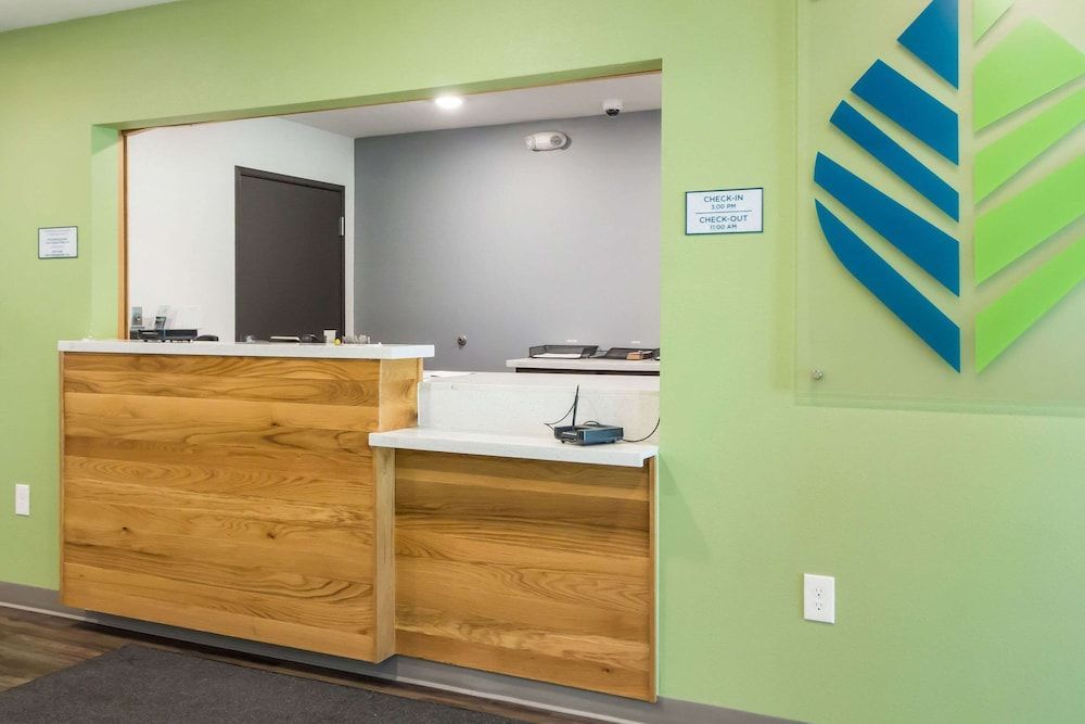 WoodSpring Suites Lake Jackson 2