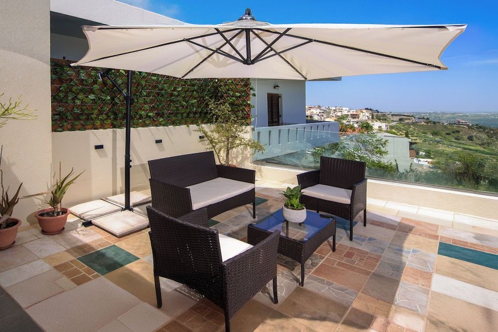 Krousonas Mountain View Suite 1