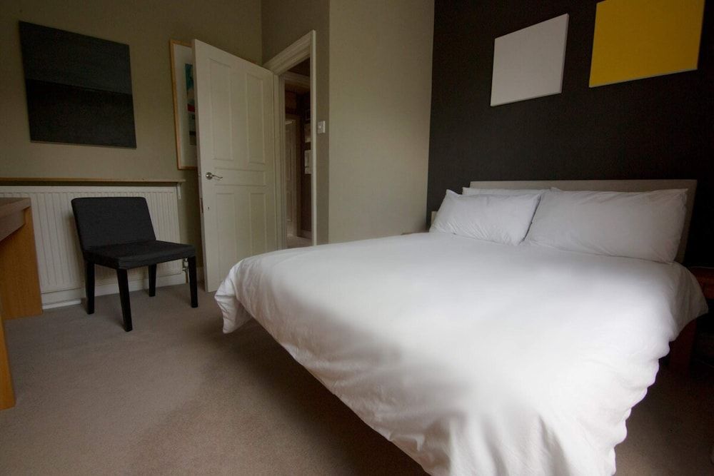 Wonderful 2 Bedroom in Quiet Area near Camden Square 1
