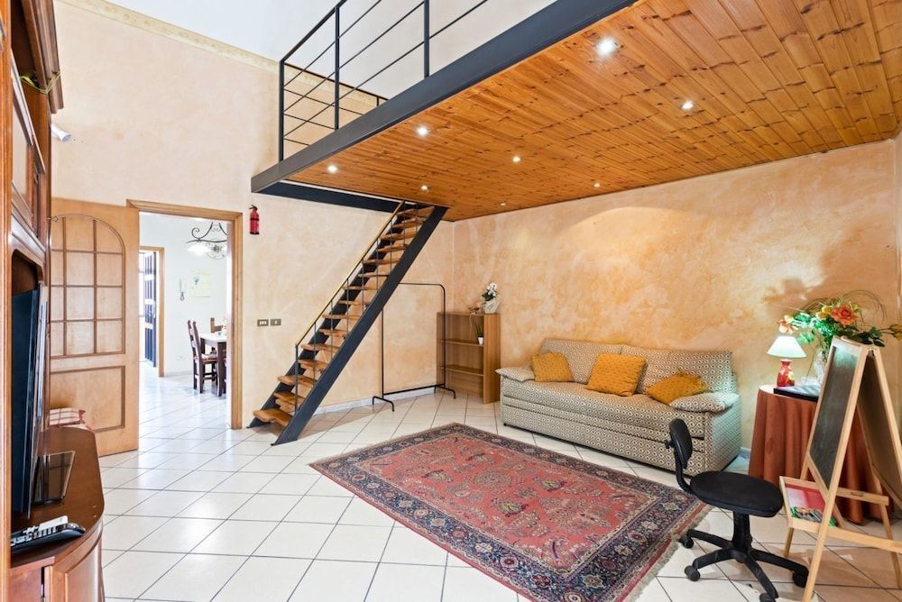 GuestHost - Castello Ursino Balcony Apartment x5 1