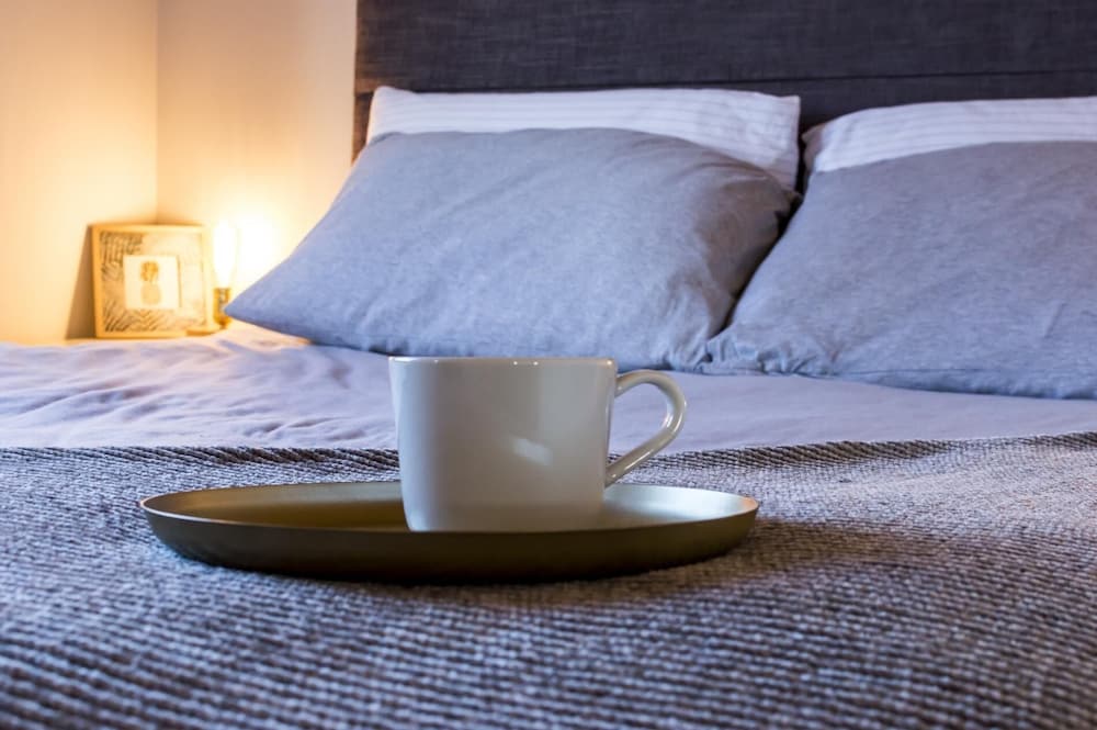 Fern Lodge - 2 Bedroom Log Cabin - Saint Florence - Tenby 2