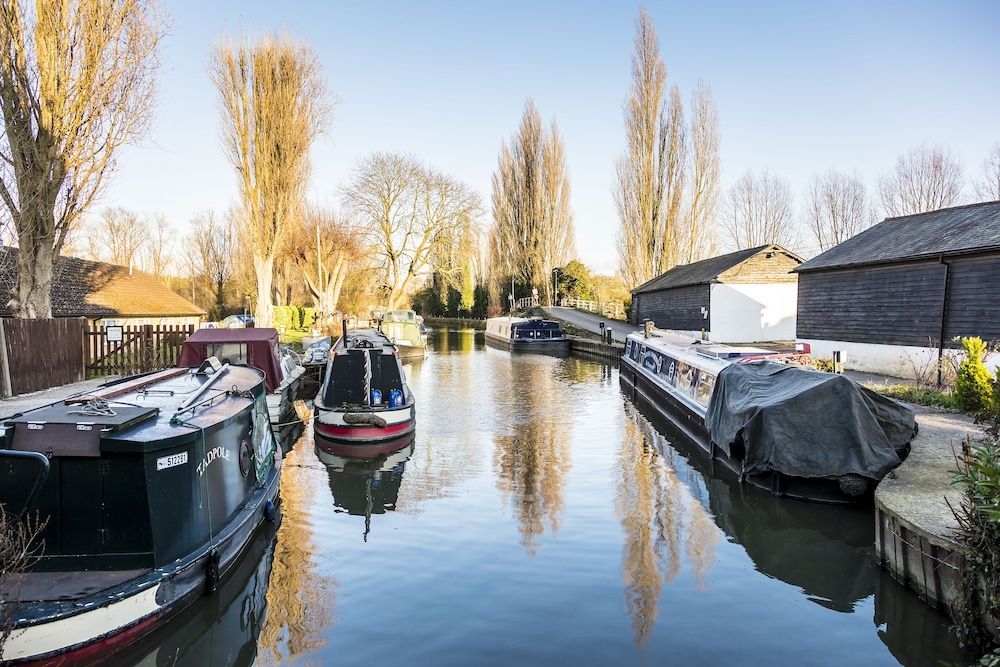 Roydon Marina Village Hotel 1
