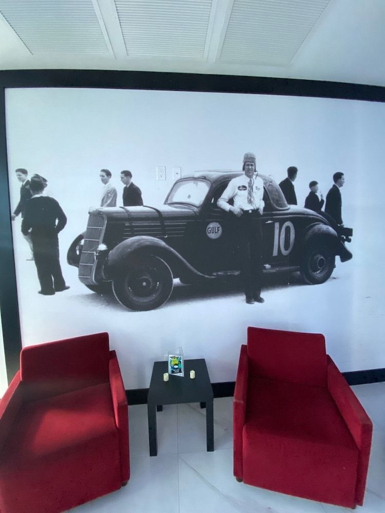 The Streamline Hotel - Daytona Beach 2