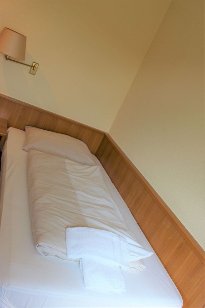 Hotel Alsterquelle 24h Check-in, Free Parking and WiFi 1