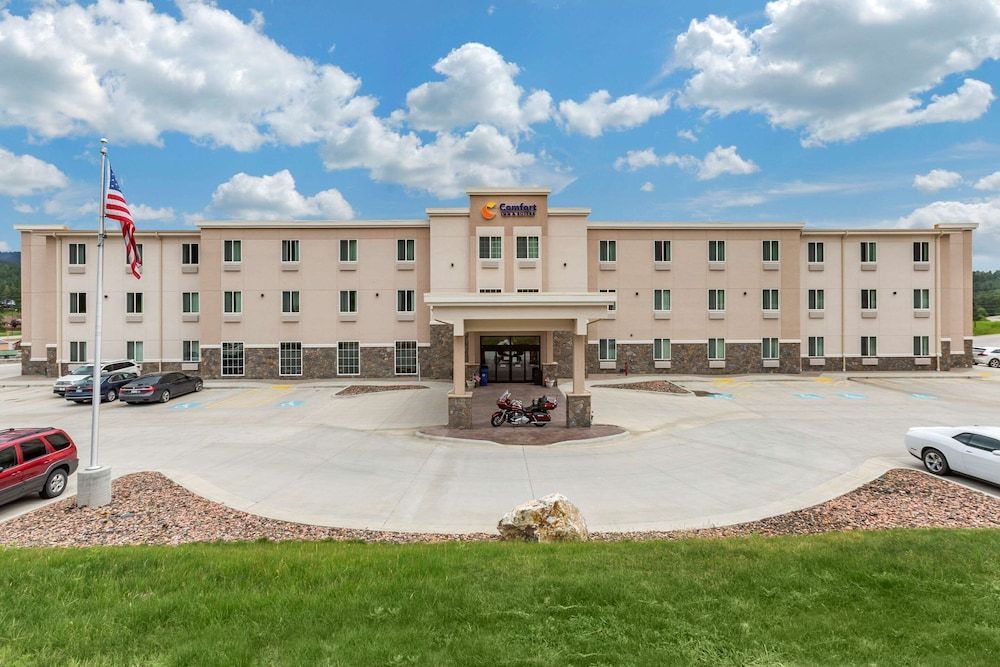 Comfort Inn & Suites Near Mt Rushmore 1