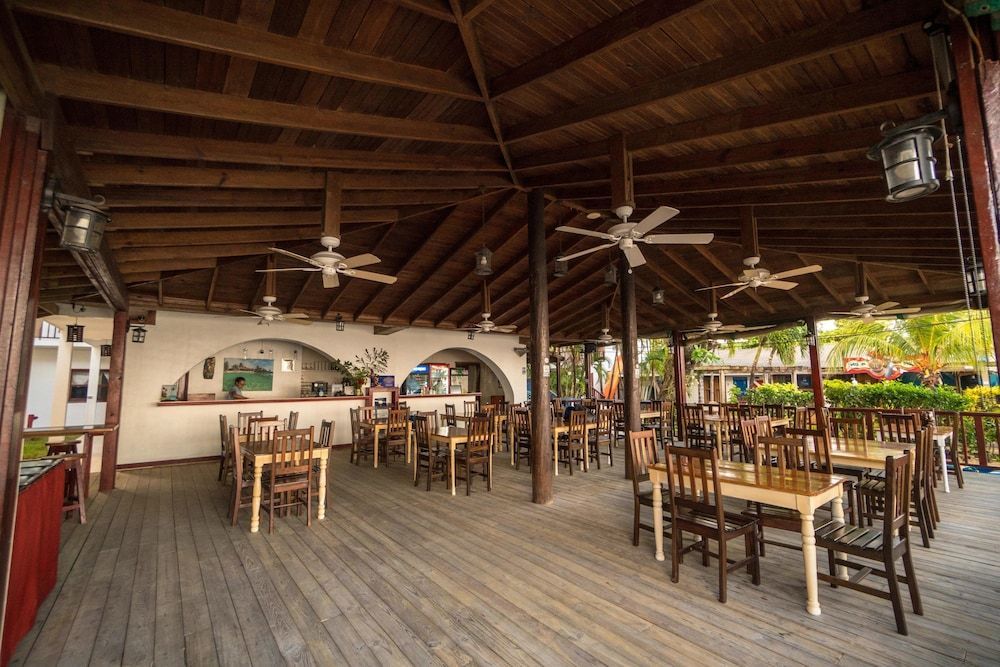 West End Dive Resort 2