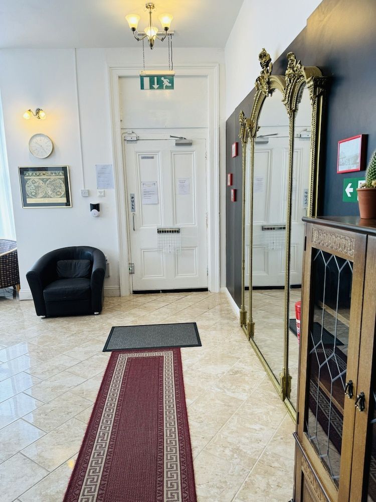 Carlton Court Hotel 2